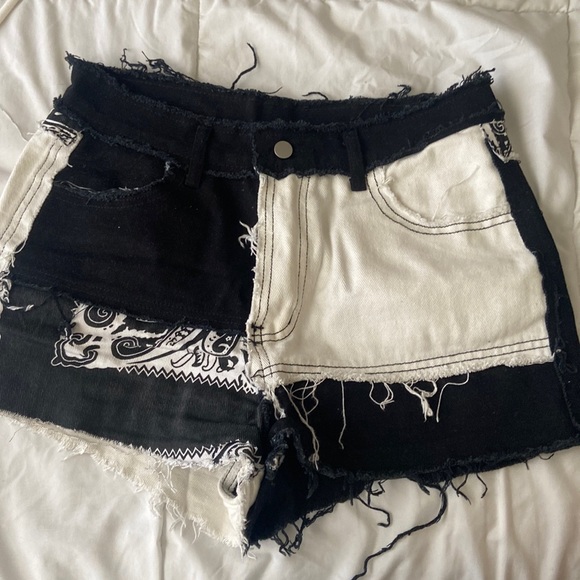 Black and white shorts size: large - Picture 1 of 5